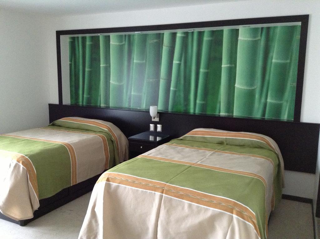 Los Faroles Hotel Uruapan (Michoacan) Rom bilde
