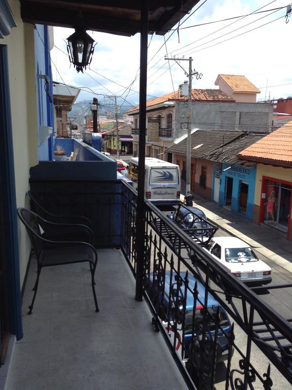 Los Faroles Hotel Uruapan (Michoacan) Rom bilde