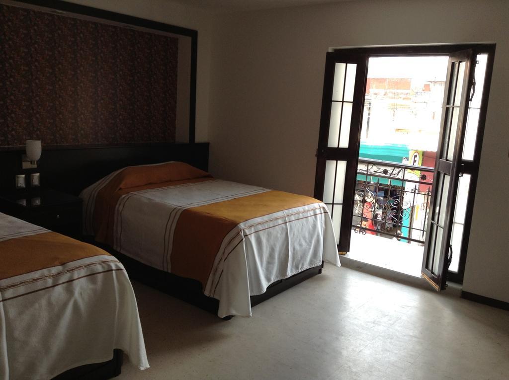 Los Faroles Hotel Uruapan (Michoacan) Rom bilde